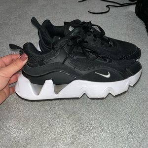 Nike Ryz 365 2 Women's Shoe